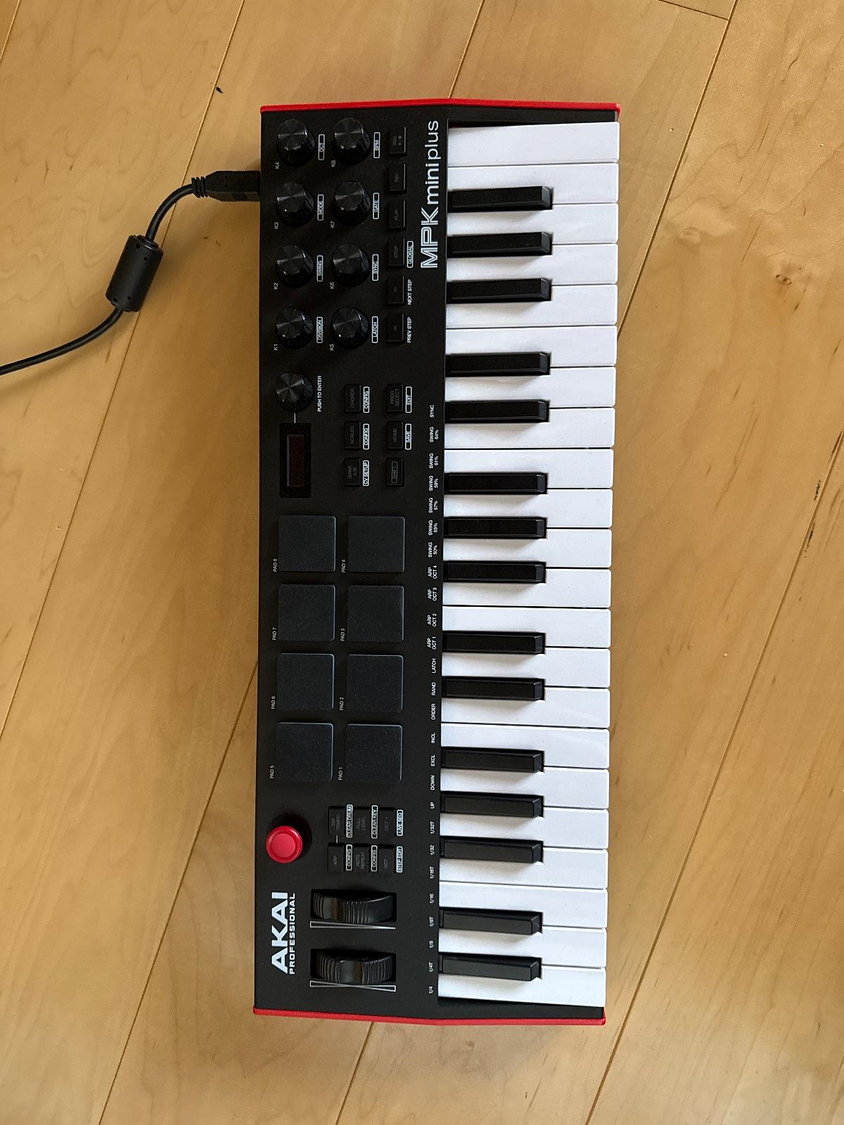 AKAI mini plus keyboard, photo 1