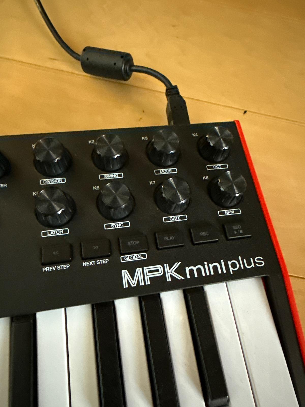 AKAI mini plus keyboard, photo 2